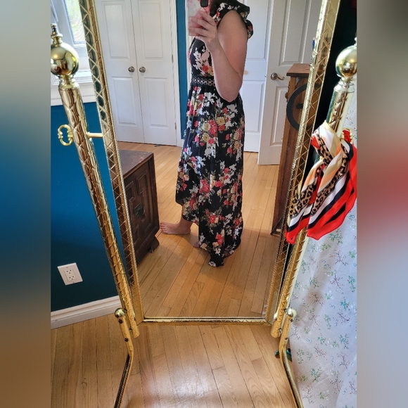 Dress with flowers and lace details - Picture 3 of 6